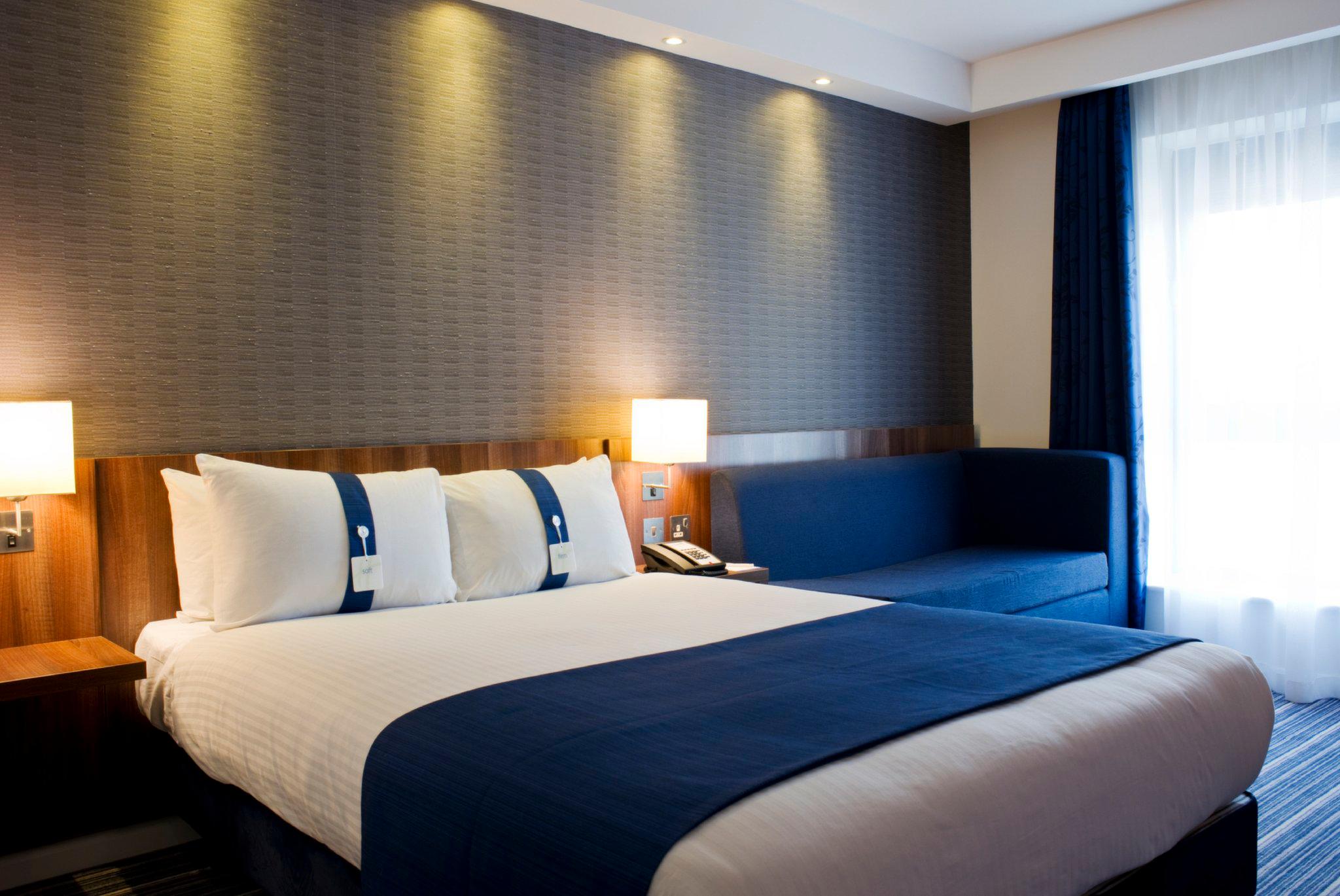 Фото Holiday Inn Express Dunstable, an Ihg Hotel