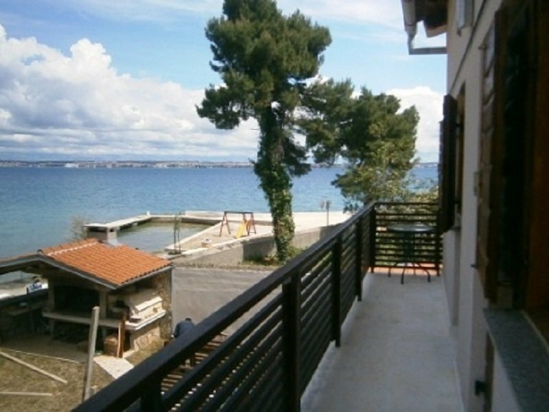 Гостиница Apartment Tiho - 10m from the beach: A2 1. kat Preko, Island Ugljan