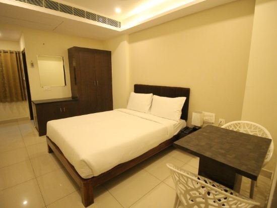 Фото Sri Maharaja Inn