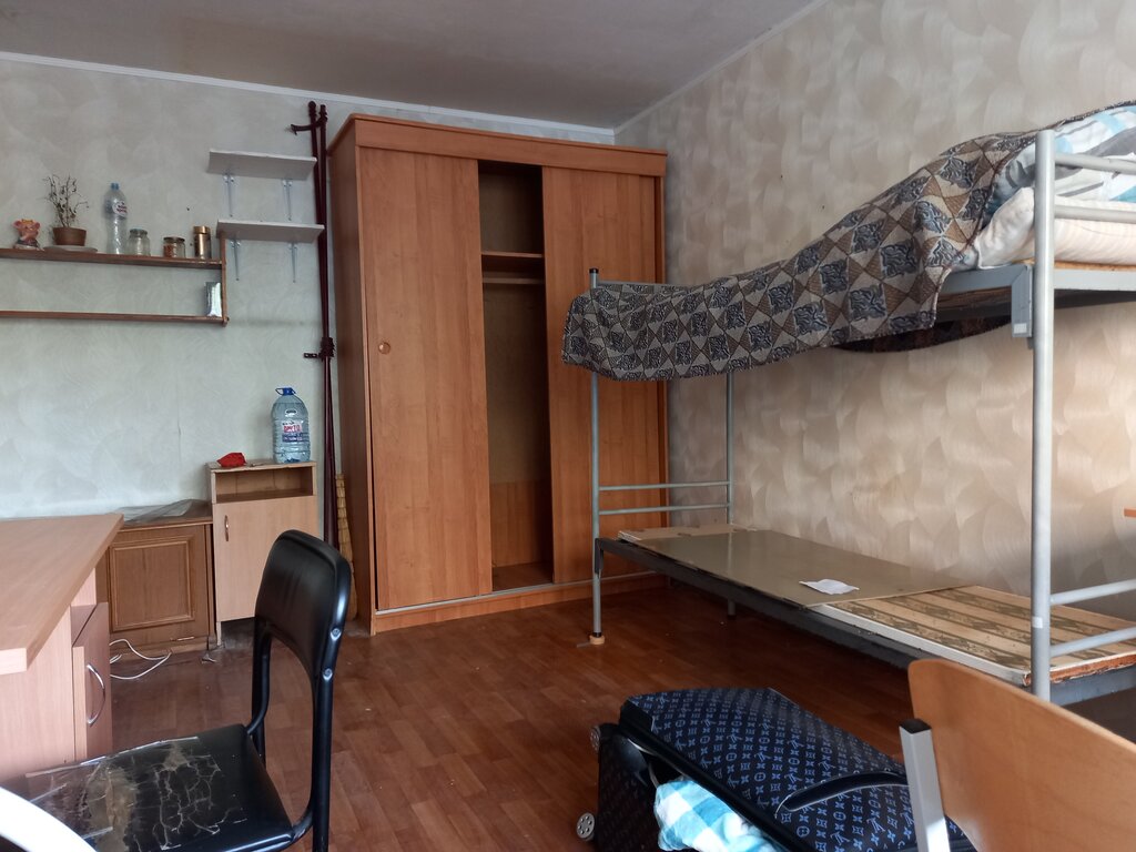 Dormitory Obshchezhitiye № 1 Arkhitekturno-khudozhestvennoy uralskoy gosudarstvennoy akademii, Yekaterinburg, photo