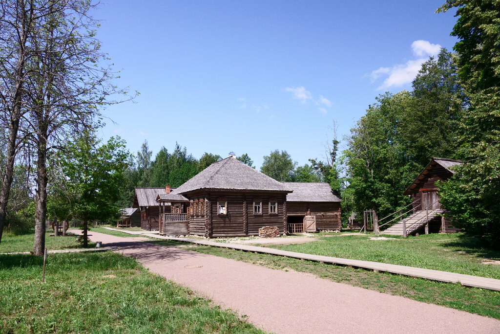 Landmark, attraction Конюшня-двор Ф.С. Минина из деревни Окладнево, Veliky Novgorod, photo