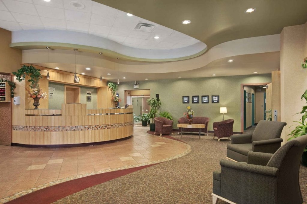 Фото Travelodge by Wyndham Winnipeg East