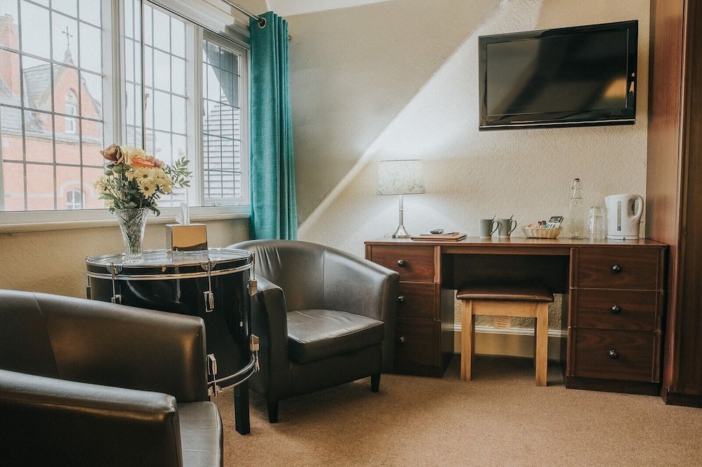 Фото The Saddle Inn