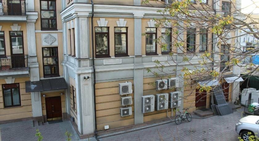سكن للإيجار اليومي Poshtova Sq 2 Bedroom Apartment Wifi Podol ، كييف، صورة