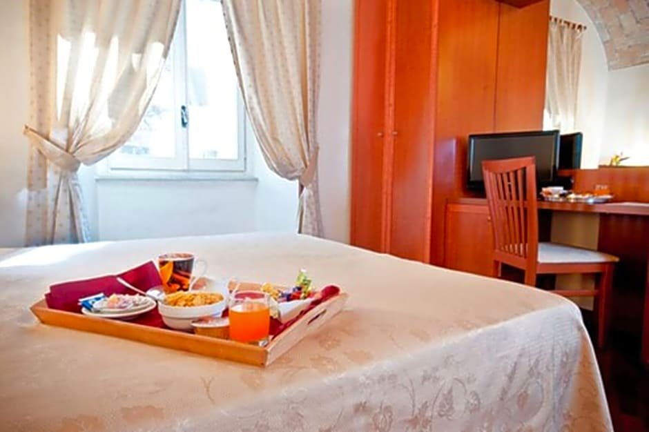 Фото Priscilla Hotel