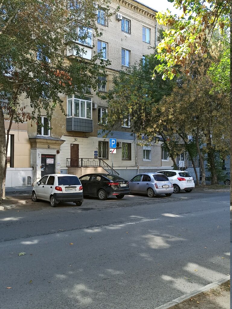 موقف السيارات Автомобильная парковка ، تشيليابينسك، صورة