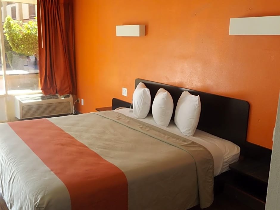 Фото Motel 6 Glendale, Az