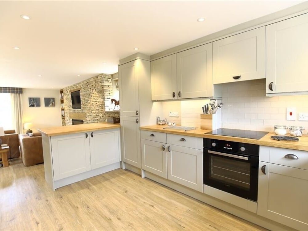 Фото Old Groom's Cottage