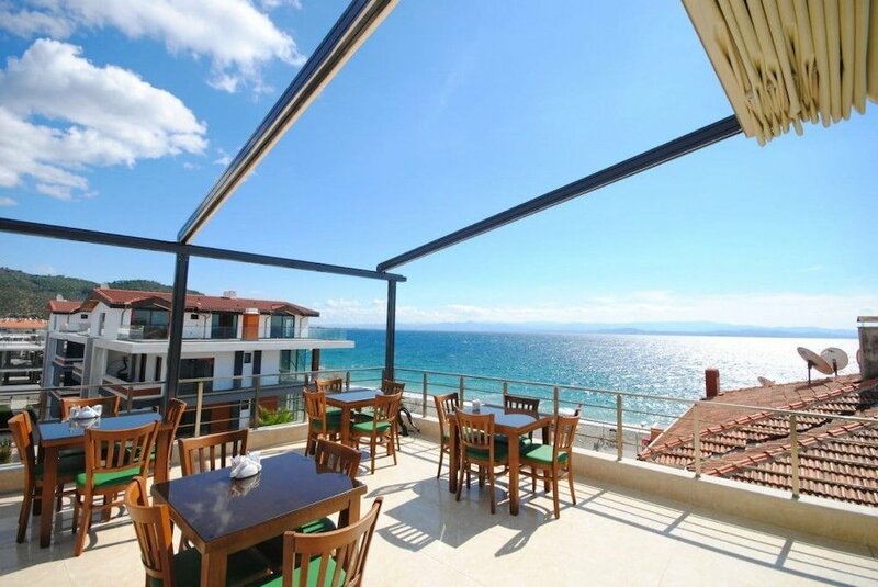 Гостиница Villa Otel Restaurant & Cafe в Эдремите