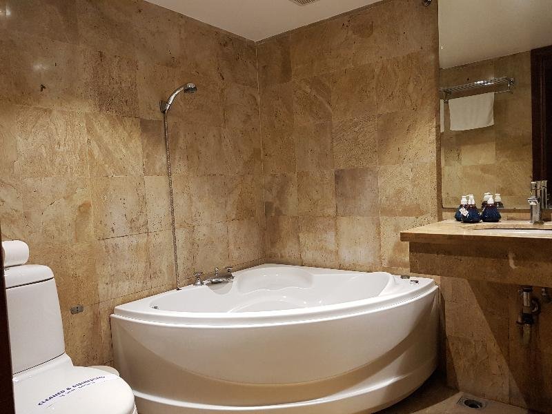 Фото Hanoi La Castela Hotel