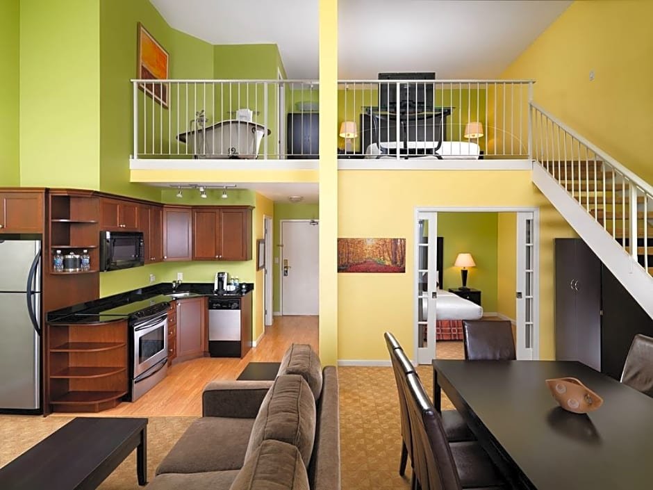 Фото Huntingdon Manor Hotel