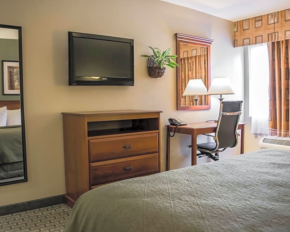 Фото Quality Inn & Suites Near Fairgrounds Ybor City