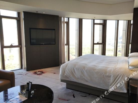 Фото Renaissance Nanjing Olympic Centre Hotel