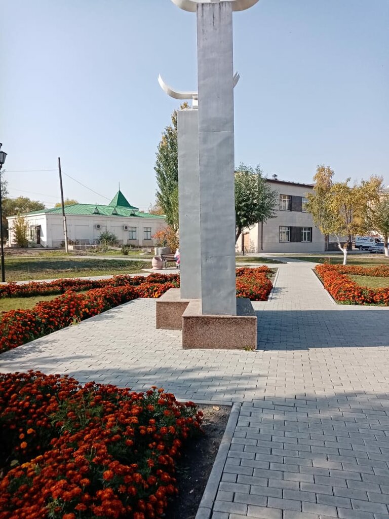 Anıt, heykel Журавли, Yemanjelinsk, foto