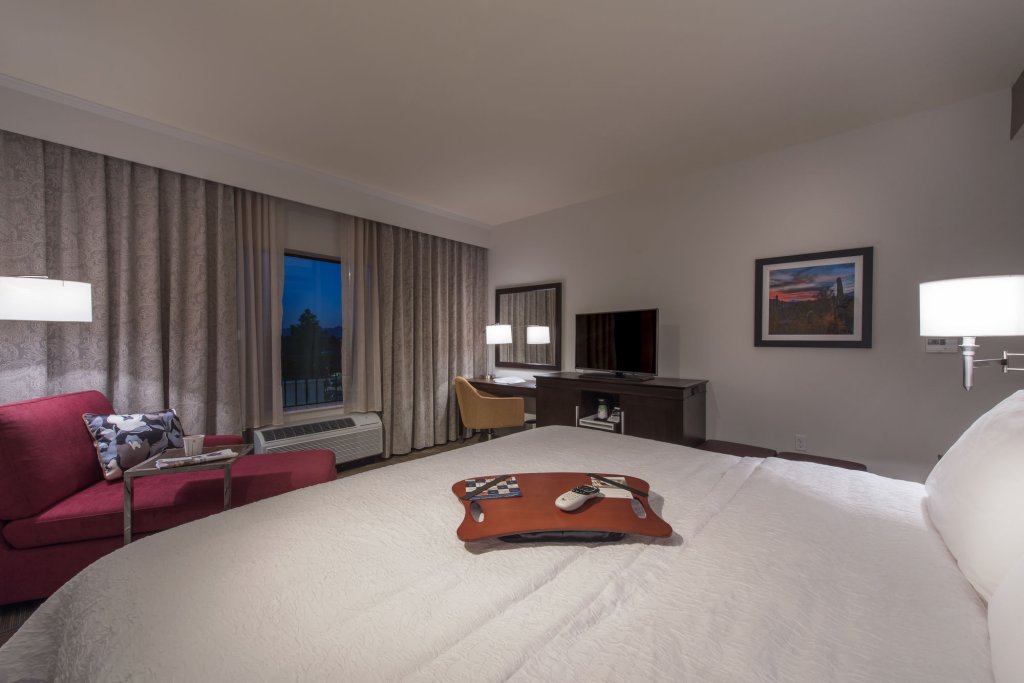 Фото Hampton Inn & Suites Phoenix Tempe