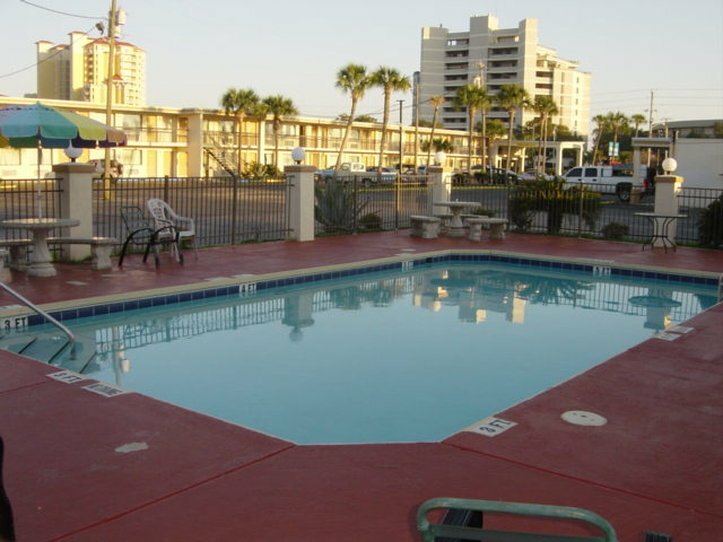 Гостиница Holiday Lodge & Suites - Sunset Plaza - Fort Walton Beach в Форт Уолтон Бич