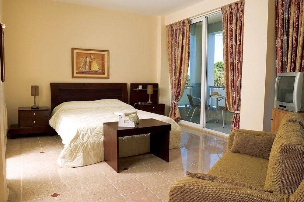 Фото Dolphin Resort Hotel & Conference