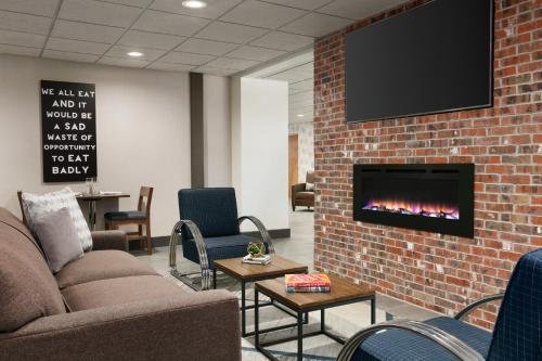 Фото Four Points by Sheraton Raleigh Arena