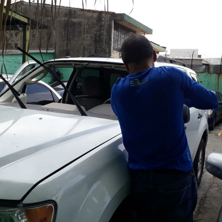 Car window tinting Autovidrio Shop, San Salvador, photo