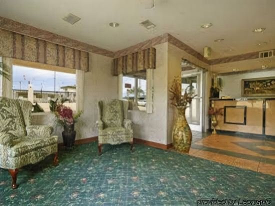 Фото Days Inn by Wyndham Greenville