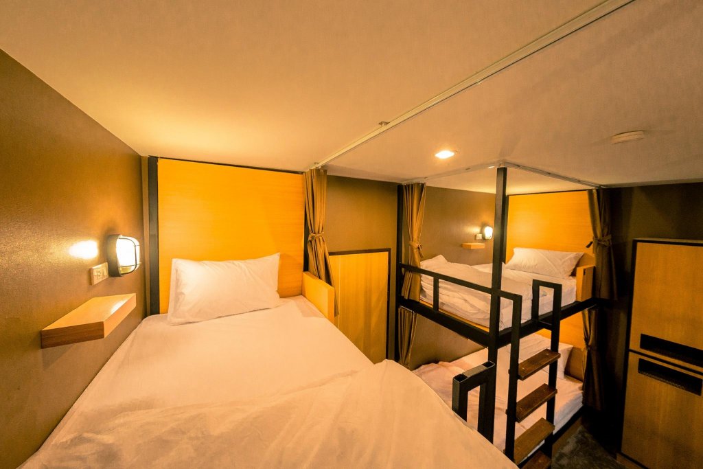 Фото Srisuksant Square