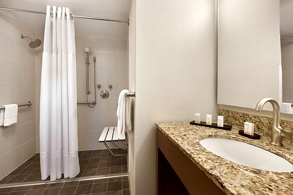 Фото Embassy Suites Baltimore-Downtown