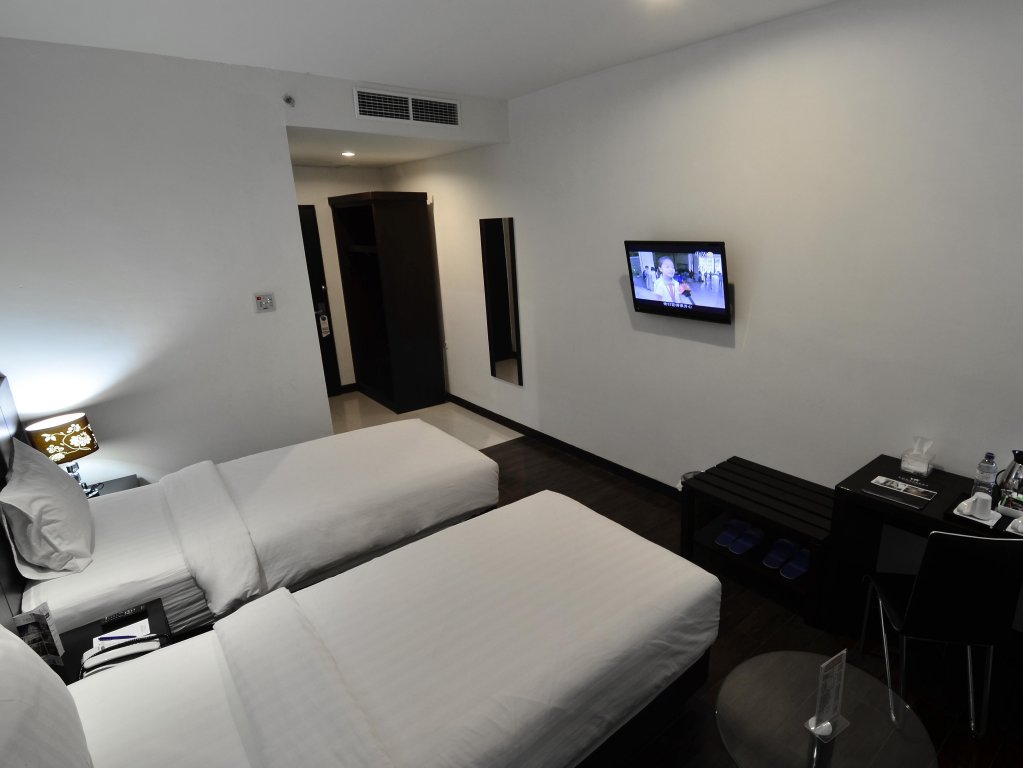 Фото Continent Centrepoint Hotel Makassar