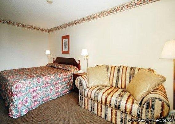 Фото Days Inn and Suites by Wyndham Oxford