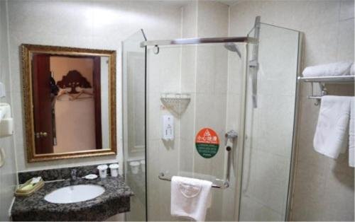 Фото GreenTree Inn JiNan Bus Terminal Station Express Hotel