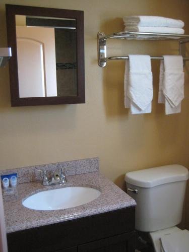 Фото Americas Best Value Inn Porterville