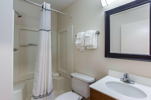 Гостиница HomeTowne Studios by Red Roof Nashville - Airport/Briley Pkwy в Нашвилле