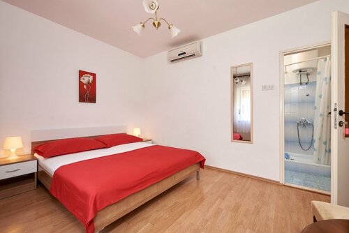 Гостиница Room Ivo - with garden: R2 Trogir, Riviera Trogir в Трогире