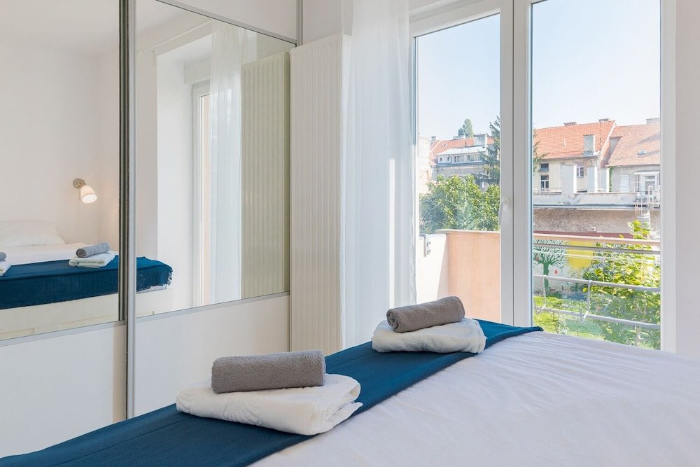 Фото Spacious 2bdr Apartment on Tkalciceva Street