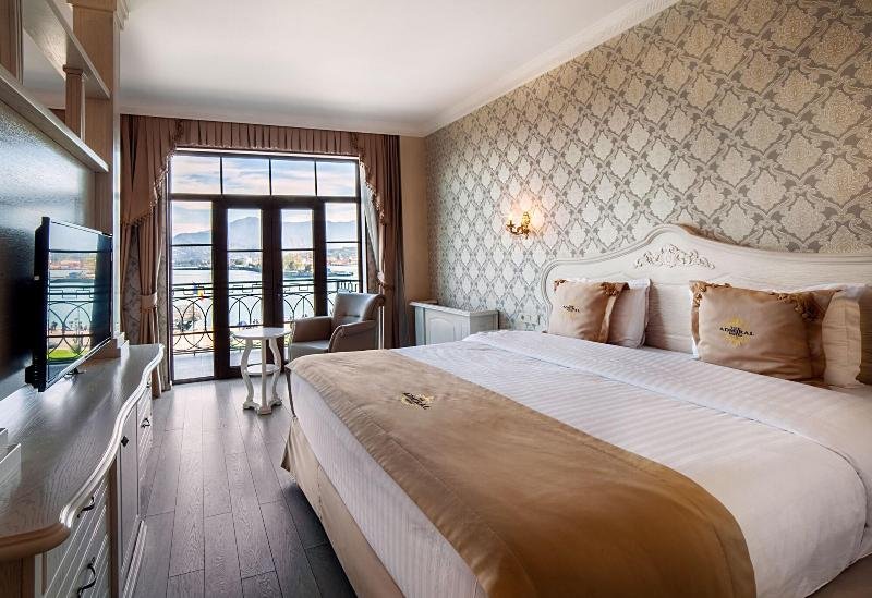 Фото The Admiral Hotel