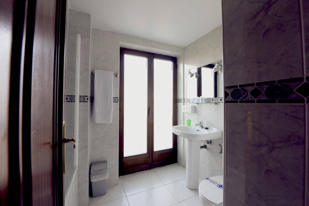 Фото Hostal Concejo