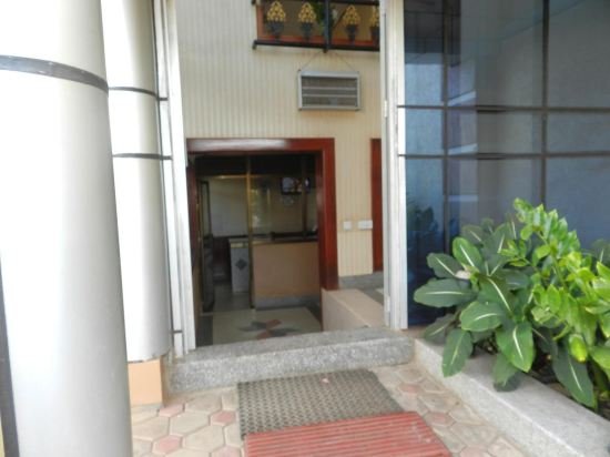 Фото Crown Jakiba Hotel