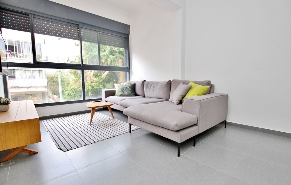 Фото 2 Bedroom Apartment with Hot Tub Facing Bograshov Beach