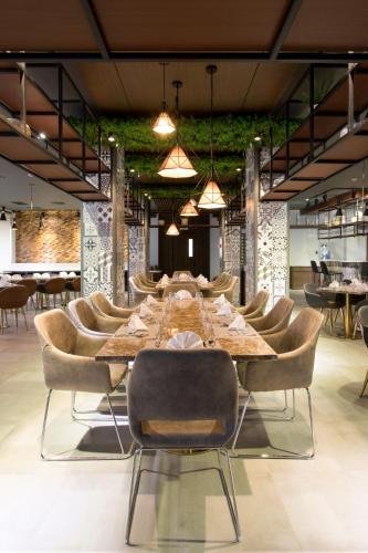 Фото The Marison Hotel