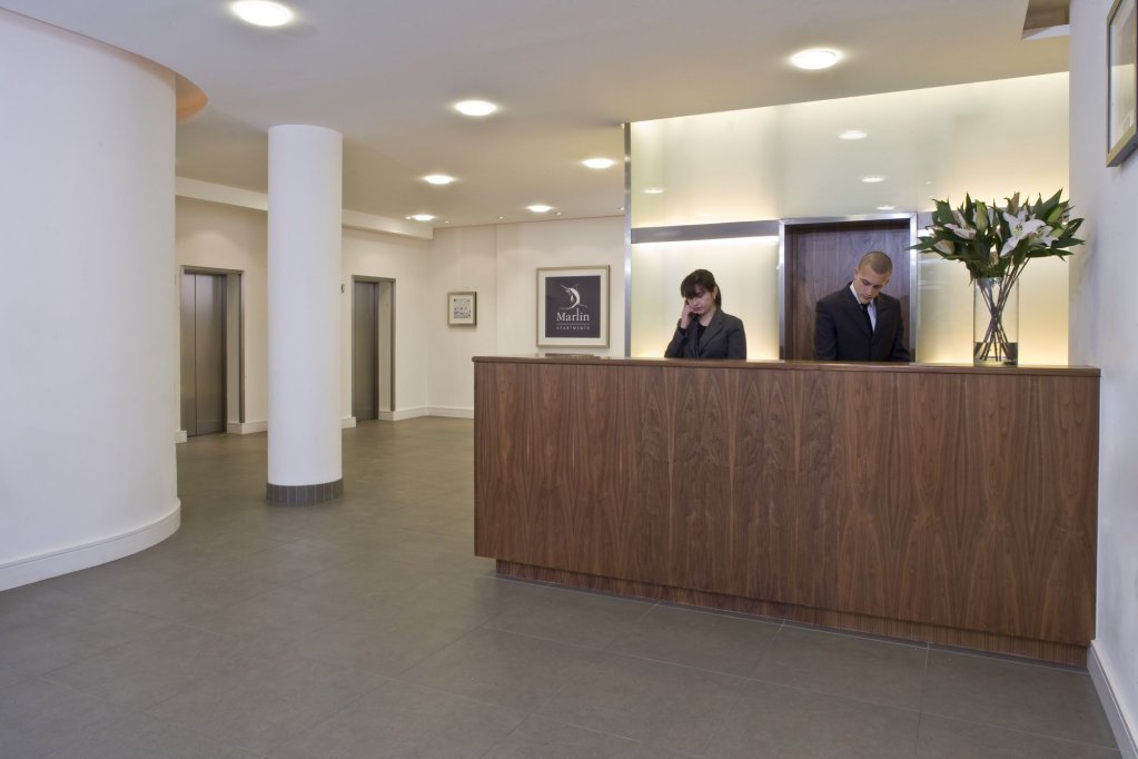 Фото Marlin Aldgate Tower Bridge