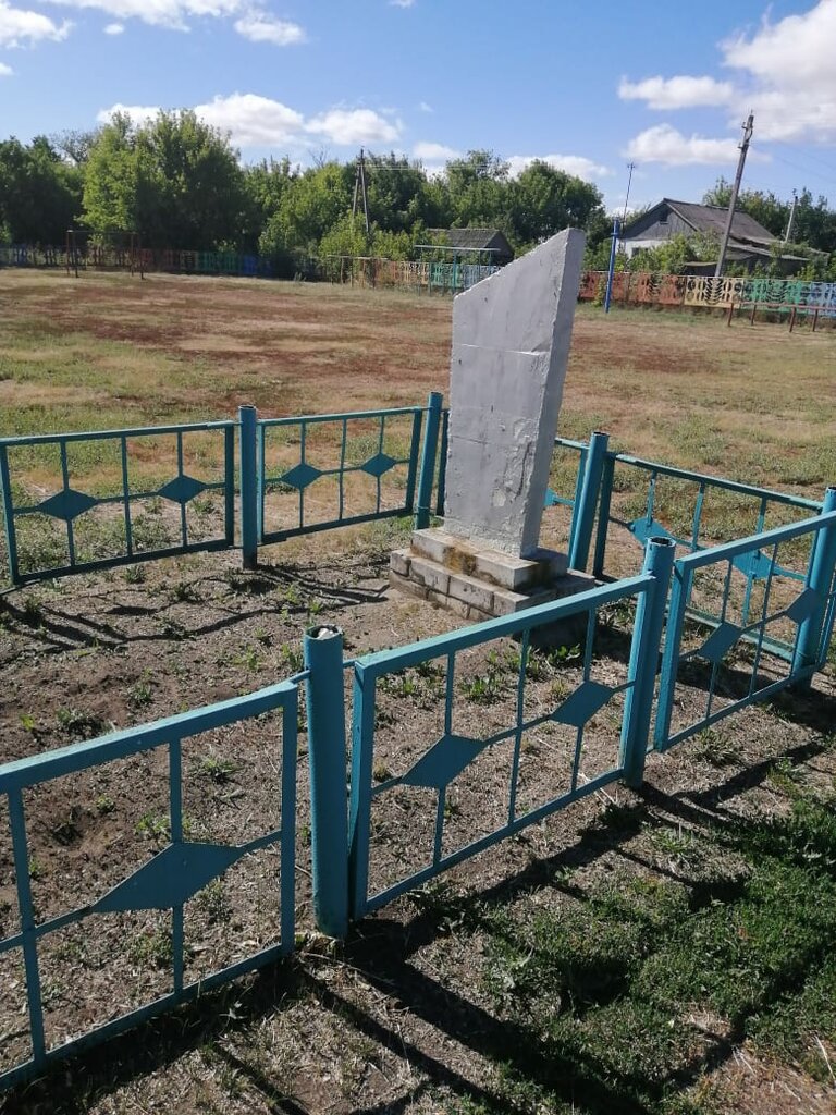 نصب تذكاري للحرب، مقبرة جماعية Пионеру Мише Дьякову, убитому кулаками ، مقاطعة فولغوغراد، صورة