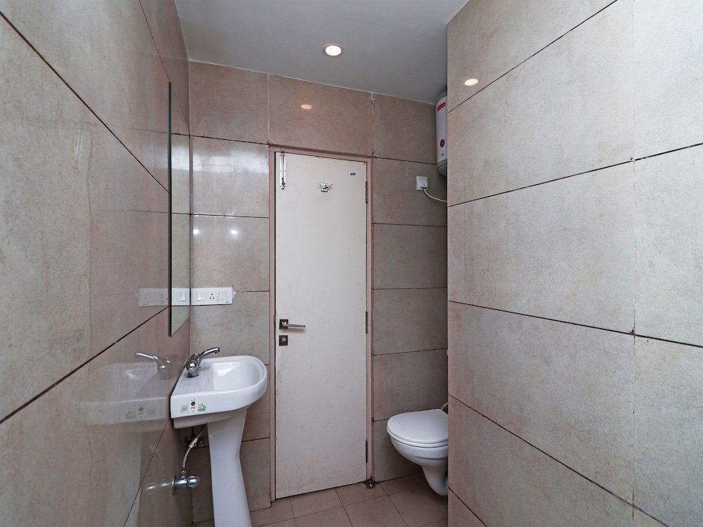 Фото Oyo 4477 City Square Hotel