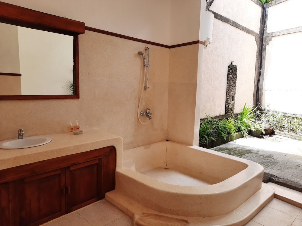 Фото Puri Mesari Suites