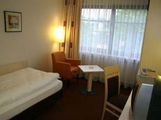 Фото Hotel Demas Unterhaching