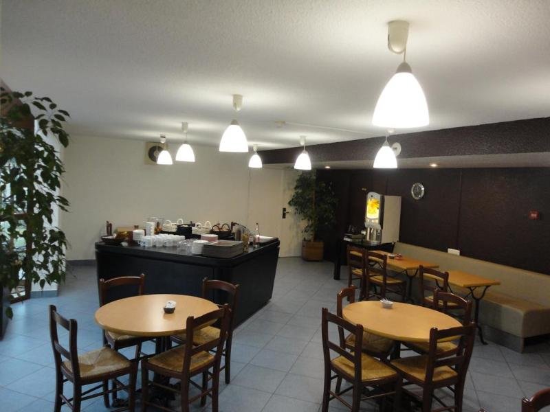 Фото Kyriad Chantilly