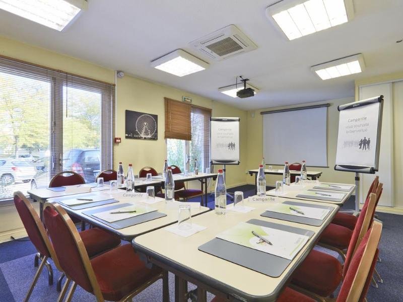 Фото Campanile Lyon Nord