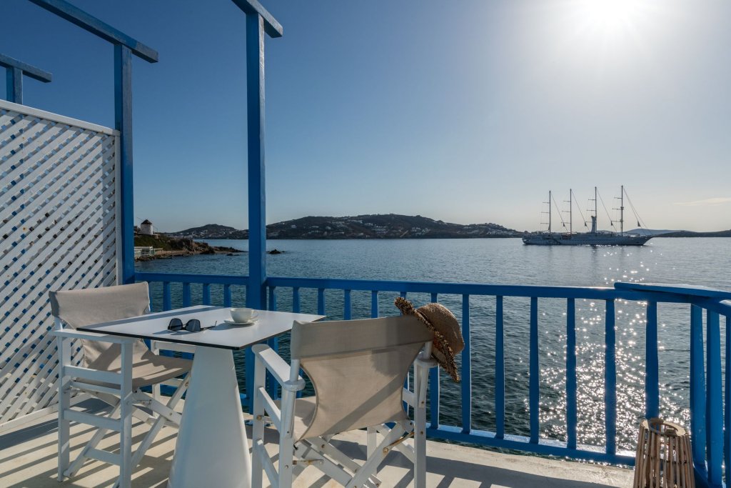 Фото Bluetopia Suites