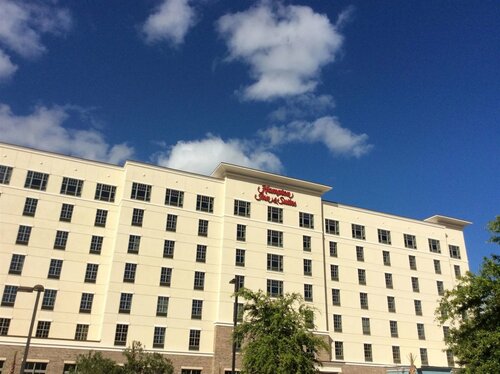 Гостиница Hampton Inn & Suites Charleston Airport в Норт-Чарлстоне