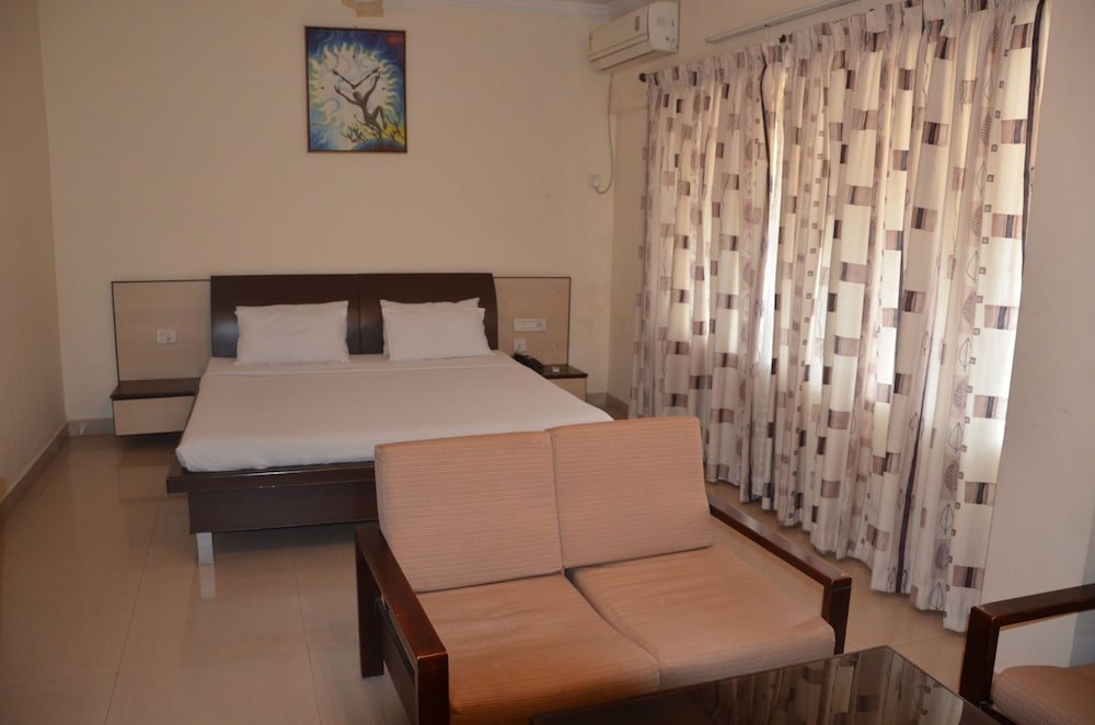 Фото Srinivas Saffron Hotel
