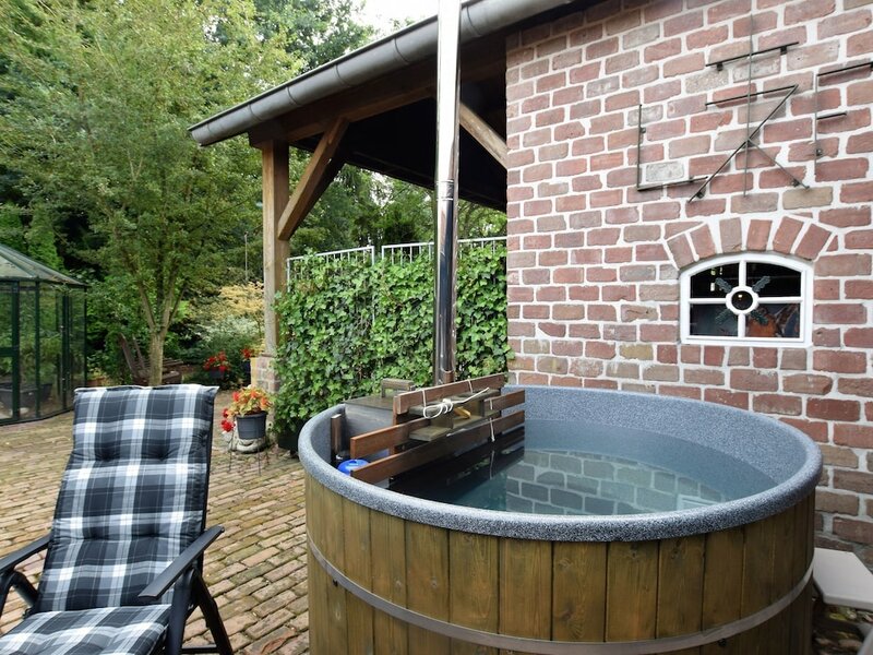 Cozy Holiday Home in Musselkanaal With Hot Tub