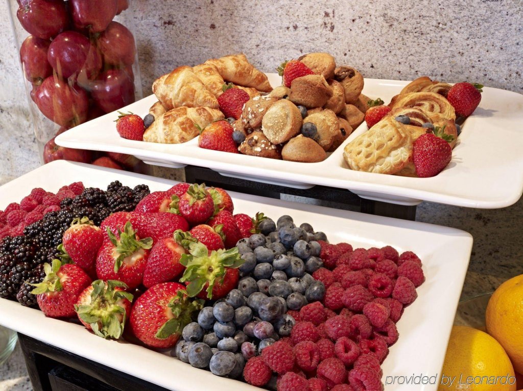 Фото Delta Hotels by Marriott Saskatoon Downtown